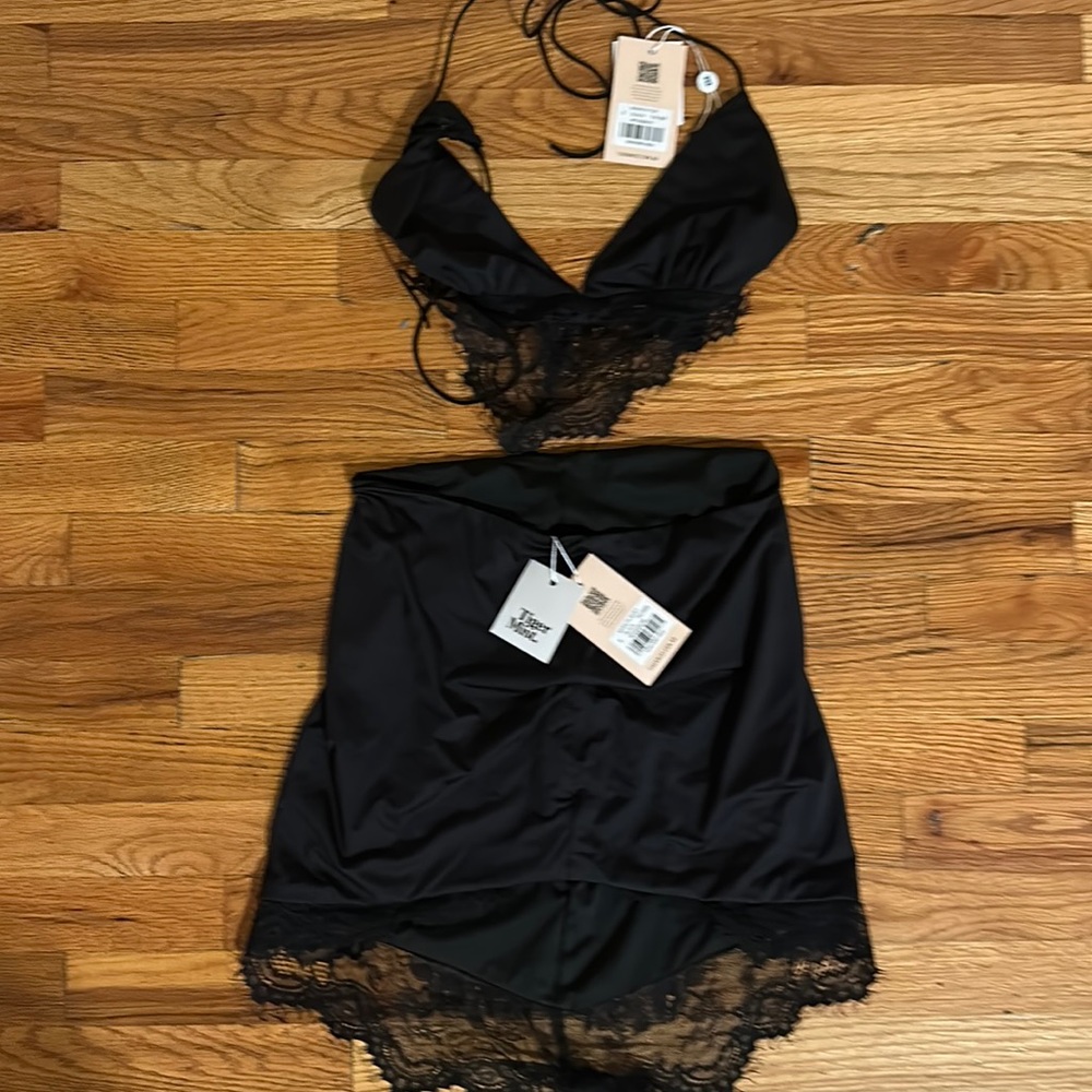 New with tags. Tiger mist black lace set🖤